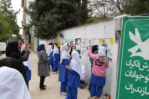 دیوارنگاره دهه فجر با مشارکت کودکان و نوجوانان در ساری اجرا شد