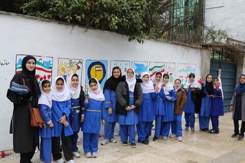 دیوارنگاره دهه فجر با مشارکت کودکان و نوجوانان در ساری اجرا شد