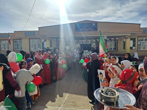 پیک امید کتابخانه‌های سیار روستایی کانون کهگیلویه وبویراحمد در دهه فجر