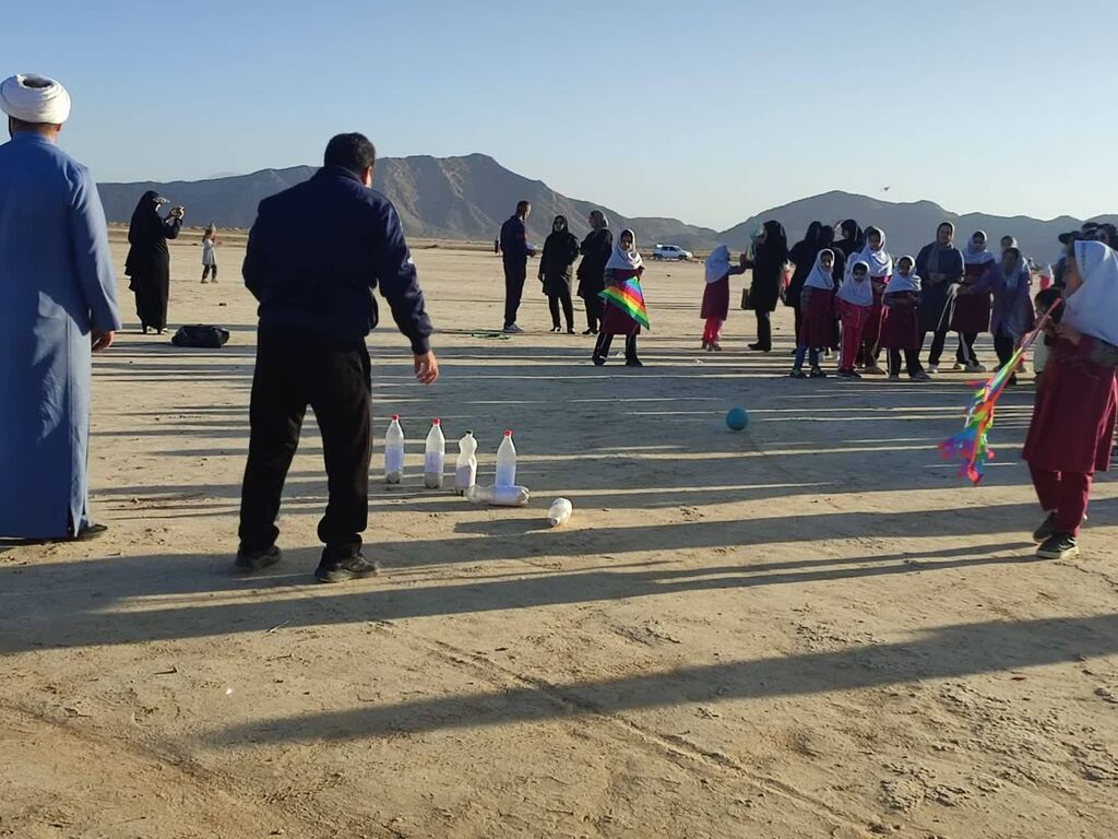 اردوی جهادی درهشور با خنده کودکان همراه شد