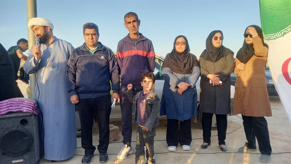 اردوی جهادی درهشور با خنده کودکان همراه شد