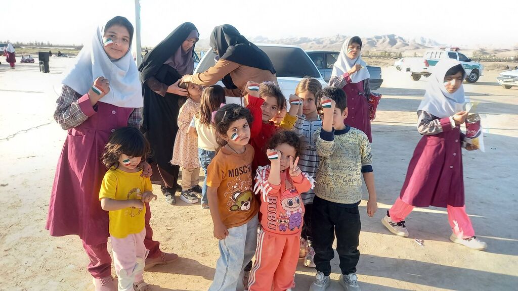 اردوی جهادی درهشور با خنده کودکان همراه شد