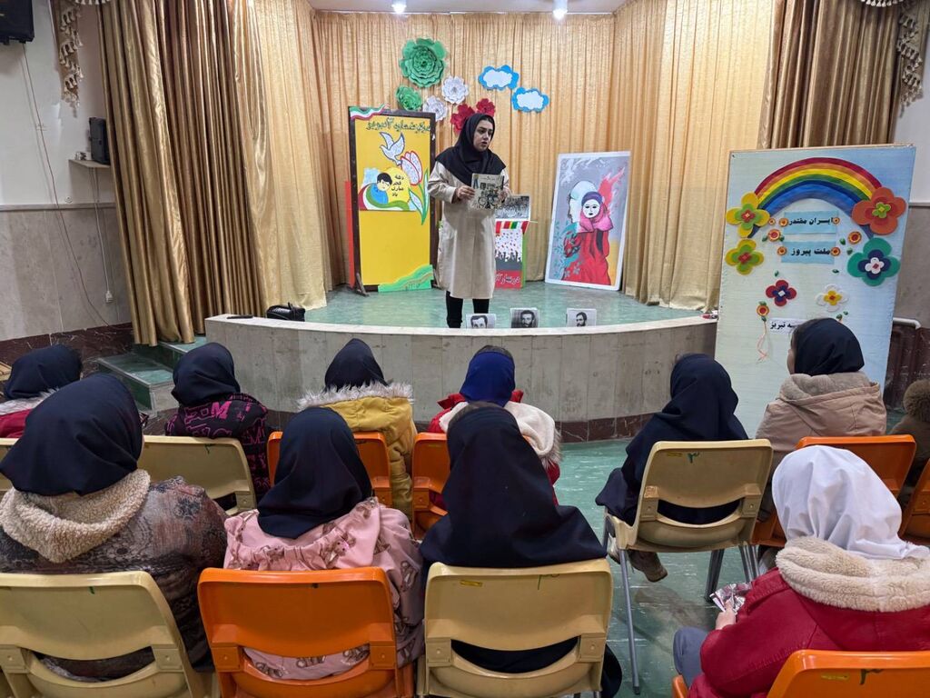 اجرای بسته فرهنگی، هنری و ادبی «سرزمین من ایران» در مرکز شماره سه تبریز