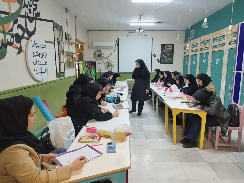 کارگاه مهارتافزایی مربیان پیشدبستانی در کانون کرمانشاه برگزار شد