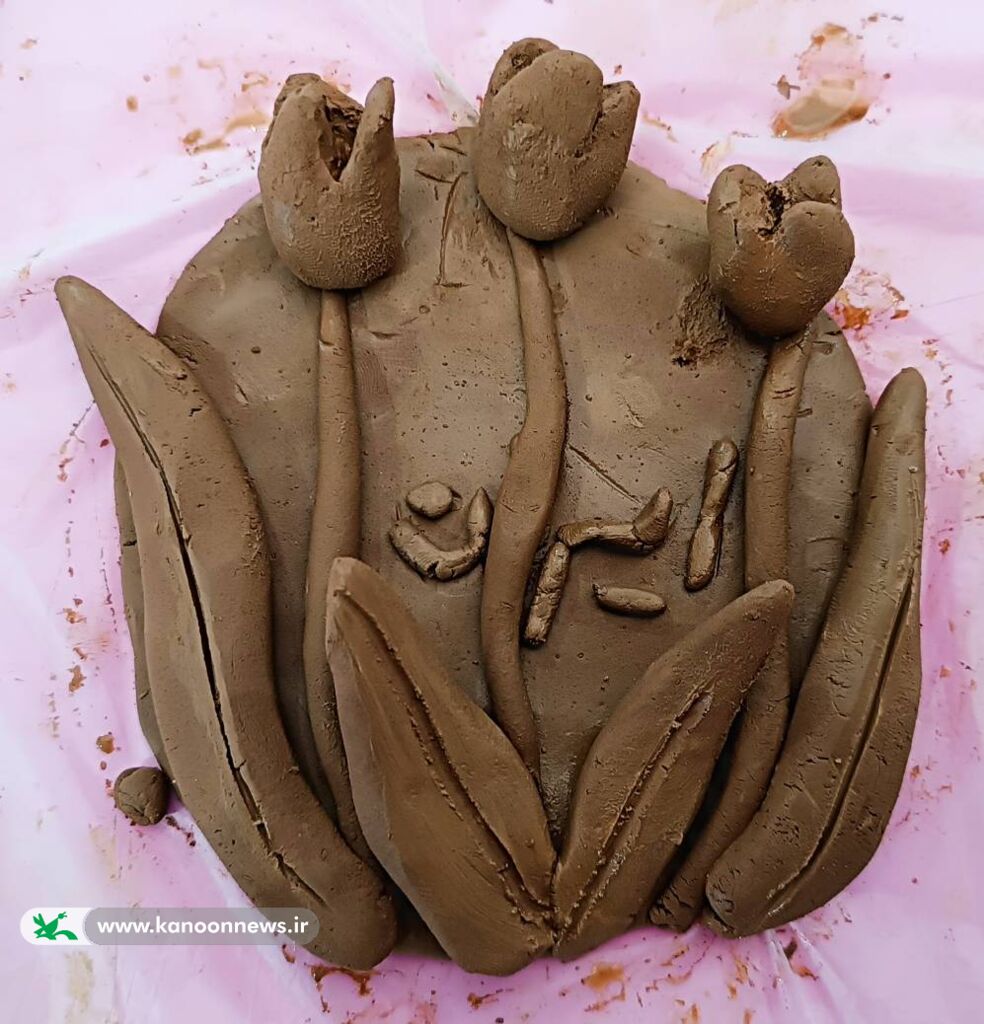 ساخت نمادهای ملی و انقلابی در کارگاه هنری کانون دلند