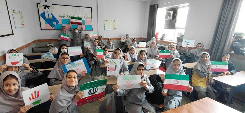 پیک امید در مدارس شبانهروزی با هنرنمایی مربیان سیار و پستی کانون همدان