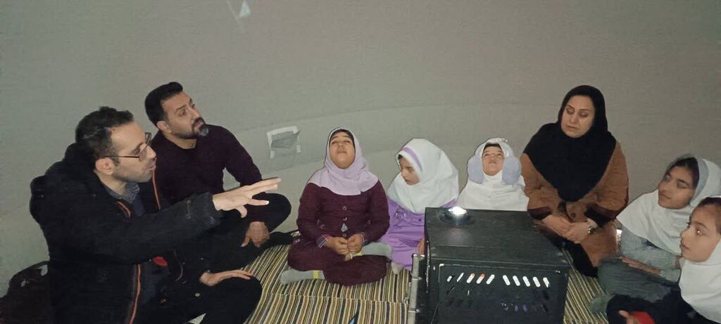 مربیان کانون کرمانشاه برنامههای دهه فجر را به روستای جامهشوران بردند