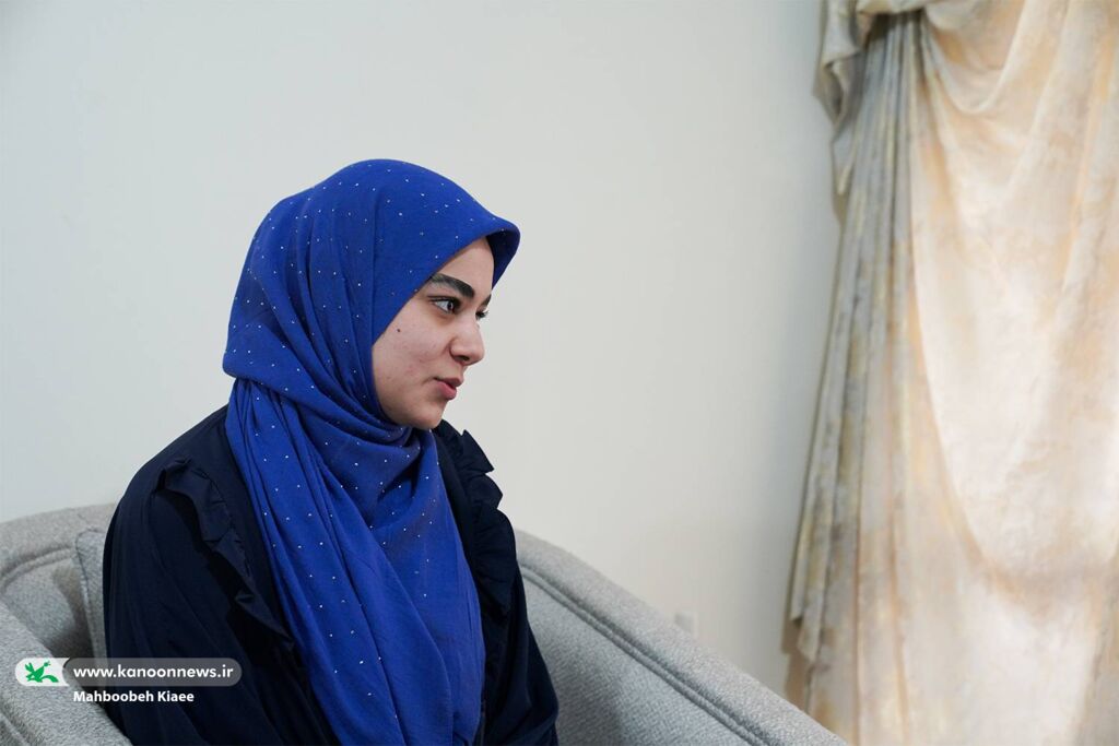 تجلیل مدیرعامل کانون از بانوی ایثارگر جنگ ۱۲ روزه