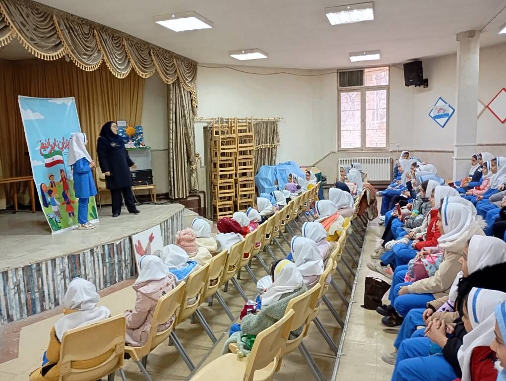 کتاب‌ها زنده می‌شوند؛ نمایشگاه آثار اعضای کانون آذرشهر در دهه فجر برگزار شد