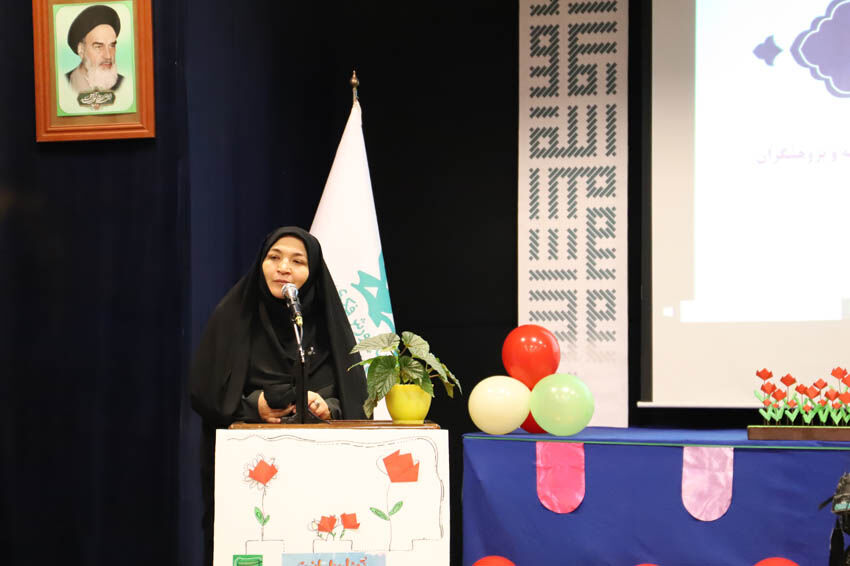 با برگزاری آیین «فجرآفرینان» از برگزیدگان سه رویداد فرهنگی کانون استان اردبیل تجلیل شد