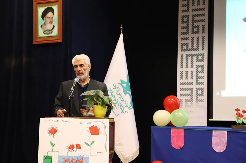 با برگزاری آیین «فجرآفرینان» از برگزیدگان سه رویداد فرهنگی کانون استان اردبیل تجلیل شد