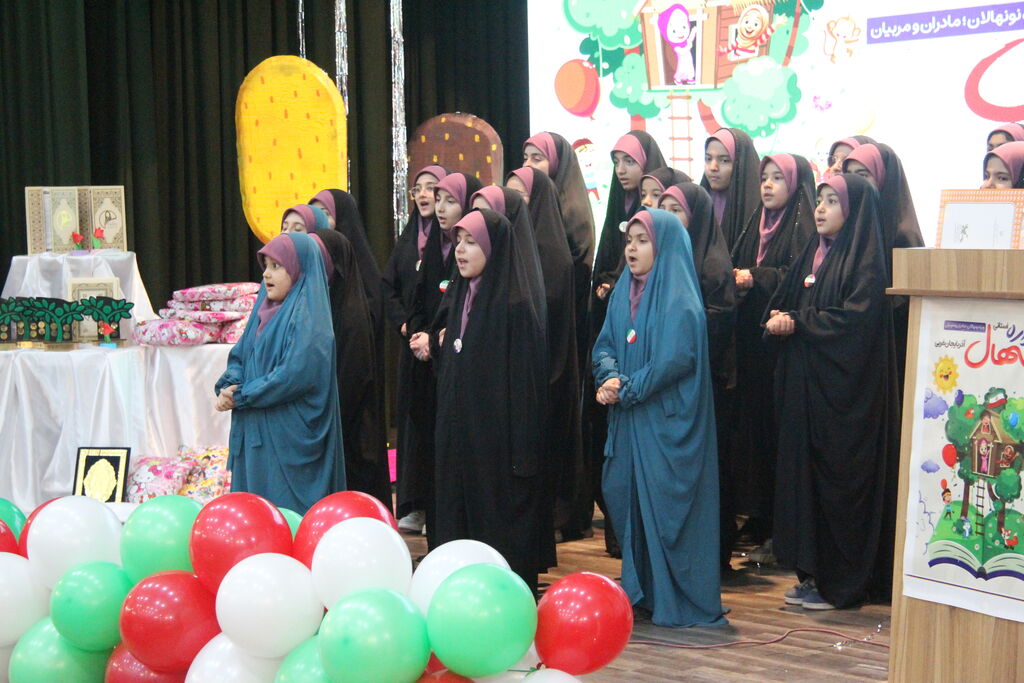 برگزاری آیین اختتامیه جشنواره «نهال»به همت بسیج جامعه زنان سپاه شهدای استان، در سالن اجتماعات اداره کل کانون