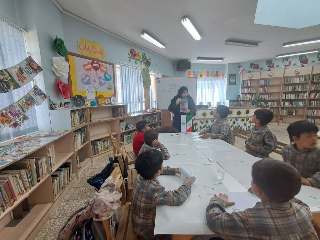 اعضای نوخوان بیارجمند دهه فجر را با پرچم و سفالگری گرامی داشتند