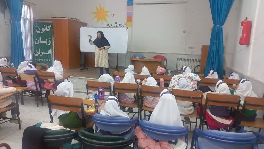 دانش‌آموزان دامغانی با نمایشگاه «فرزندان ایرانیم» در دهه فجر همراه شدند