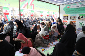 جشن حضور در اردبیل/ روایت تصویری از غرفه کانون پرورش فکری در راهپیمایی ۲۲ بهمن