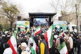 حضور تماشاخانه‌های سیار کانون در راهپیمایی ۲۲ بهمن ۱۴۰۴