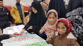 استقبال از غرفه کانون در آیین راهپیمایی ۲۲بهمن