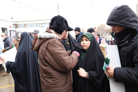 جشن حضور در اردبیل/ روایت تصویری از غرفه کانون در راهیمایی 22 بهمن