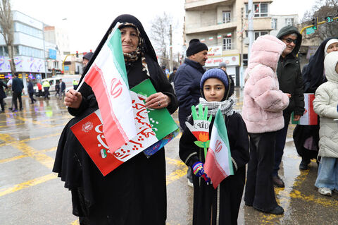 جشن حضور در اردبیل/ روایت تصویری از غرفه کانون در راهیمایی 22 بهمن