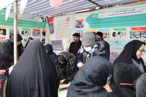 جشن حضور در اردبیل/ روایت تصویری از غرفه کانون در راهیمایی 22 بهمن