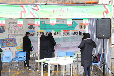 جشن حضور در اردبیل/ روایت تصویری از غرفه کانون در راهیمایی 22 بهمن