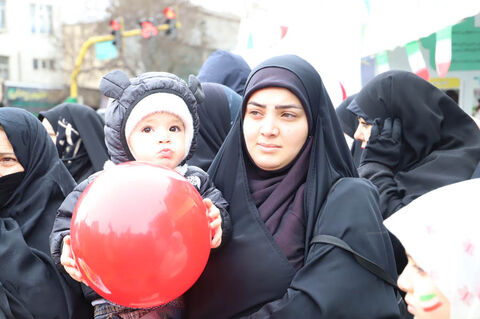 جشن حضور در اردبیل/ روایت تصویری از غرفه کانون در راهیمایی 22 بهمن