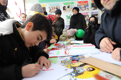 جشن حضور در اردبیل/ روایت تصویری از غرفه کانون در راهیمایی 22 بهمن