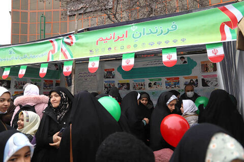 جشن حضور در اردبیل/ روایت تصویری از غرفه کانون در راهیمایی 22 بهمن