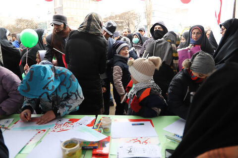 جشن حضور در اردبیل/ روایت تصویری از غرفه کانون در راهیمایی 22 بهمن