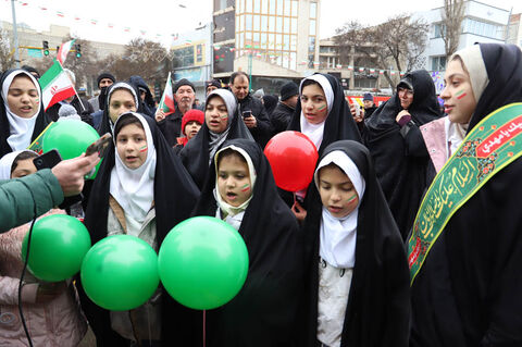 جشن حضور در اردبیل/ روایت تصویری از غرفه کانون در راهیمایی 22 بهمن