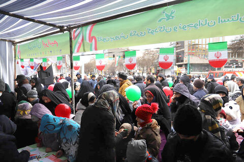 جشن حضور در اردبیل/ روایت تصویری از غرفه کانون در راهیمایی 22 بهمن