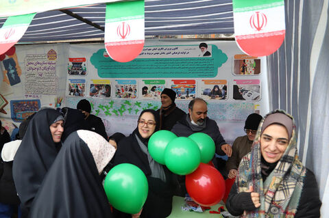 جشن حضور در اردبیل/ روایت تصویری از غرفه کانون در راهیمایی 22 بهمن