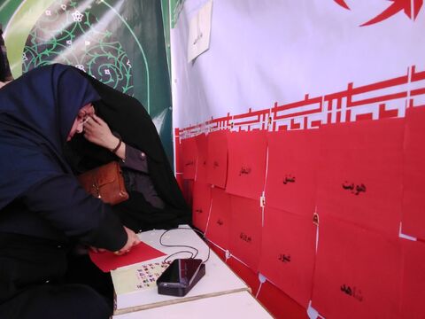 استقبال پر شور کودکان و نوجوانان از غرفه کانون استان اصفهان در ۲۲بهمن