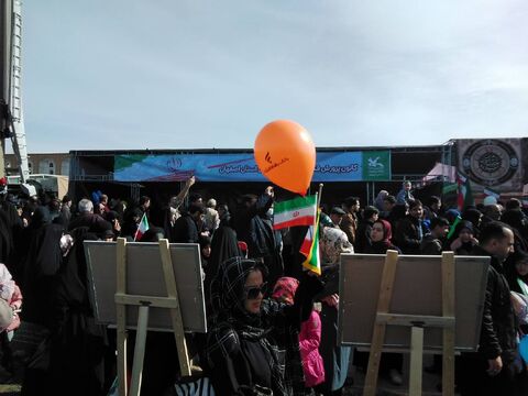 استقبال پر شور کودکان و نوجوانان از غرفه کانون استان اصفهان در ۲۲بهمن