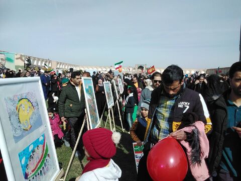 استقبال پر شور کودکان و نوجوانان از غرفه کانون استان اصفهان در ۲۲بهمن