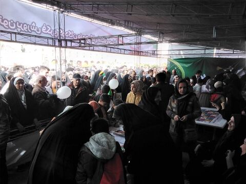 استقبال پر شور کودکان و نوجوانان از غرفه کانون استان اصفهان در ۲۲بهمن