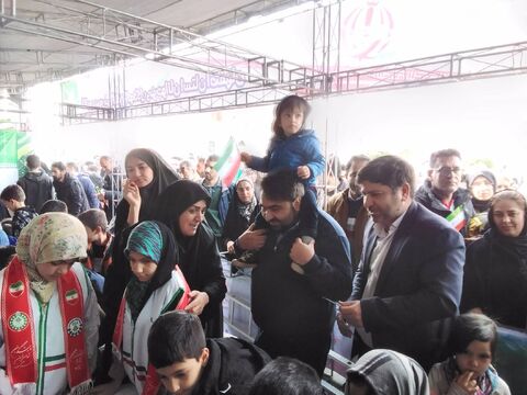 استقبال پر شور کودکان و نوجوانان از غرفه کانون استان اصفهان در ۲۲بهمن