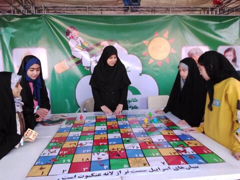 استقبال پر شور کودکان و نوجوانان از غرفه کانون استان اصفهان در ۲۲بهمن