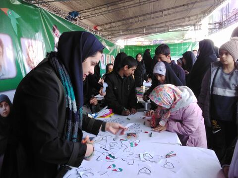 استقبال پر شور کودکان و نوجوانان از غرفه کانون استان اصفهان در ۲۲بهمن