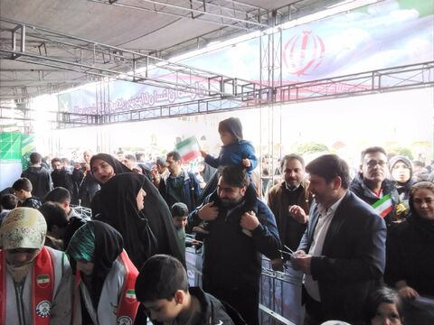 استقبال پر شور کودکان و نوجوانان از غرفه کانون استان اصفهان در ۲۲بهمن