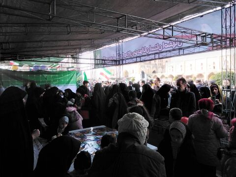 استقبال پر شور کودکان و نوجوانان از غرفه کانون استان اصفهان در ۲۲بهمن