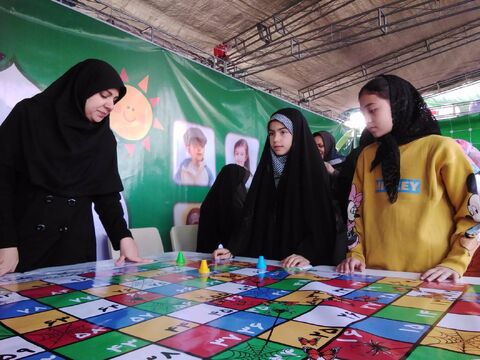 استقبال پر شور کودکان و نوجوانان از غرفه کانون استان اصفهان در ۲۲بهمن