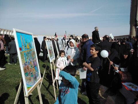 استقبال پر شور کودکان و نوجوانان از غرفه کانون استان اصفهان در ۲۲بهمن