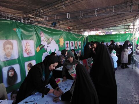 استقبال پر شور کودکان و نوجوانان از غرفه کانون استان اصفهان در ۲۲بهمن