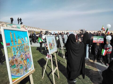 استقبال پر شور کودکان و نوجوانان از غرفه کانون استان اصفهان در ۲۲بهمن