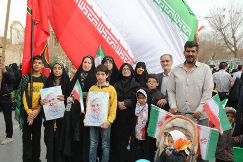 غرفه کانون یزد در راهپیمایی22بهمن1404