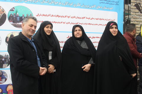 استقبال پرشور کودکان و نوجوانان از غرفه کانون پرورش فکری کودکان و نوجوانان استان آدربایجان شرقی همزمان با نزول رحمت الهی در مسیر راهپیمایی یوم الله 22 بهمن 1404 -تبریز