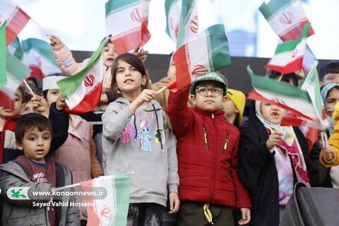 حضور کودکان و نوجوانان در اجرای تماشاخانه 22 بهمن 1404