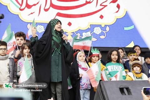 حضور کودکان و نوجوانان در اجرای تماشاخانه 22 بهمن 1404