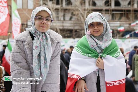 حضور کودکان و نوجوانان در اجرای تماشاخانه 22 بهمن 1404